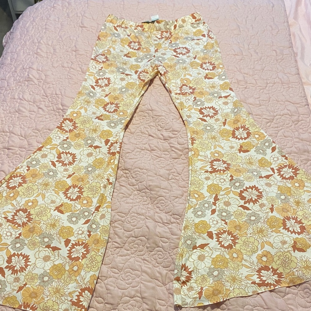 Floral Wide-Leg Flare Jeans in Cream & Tan Medium